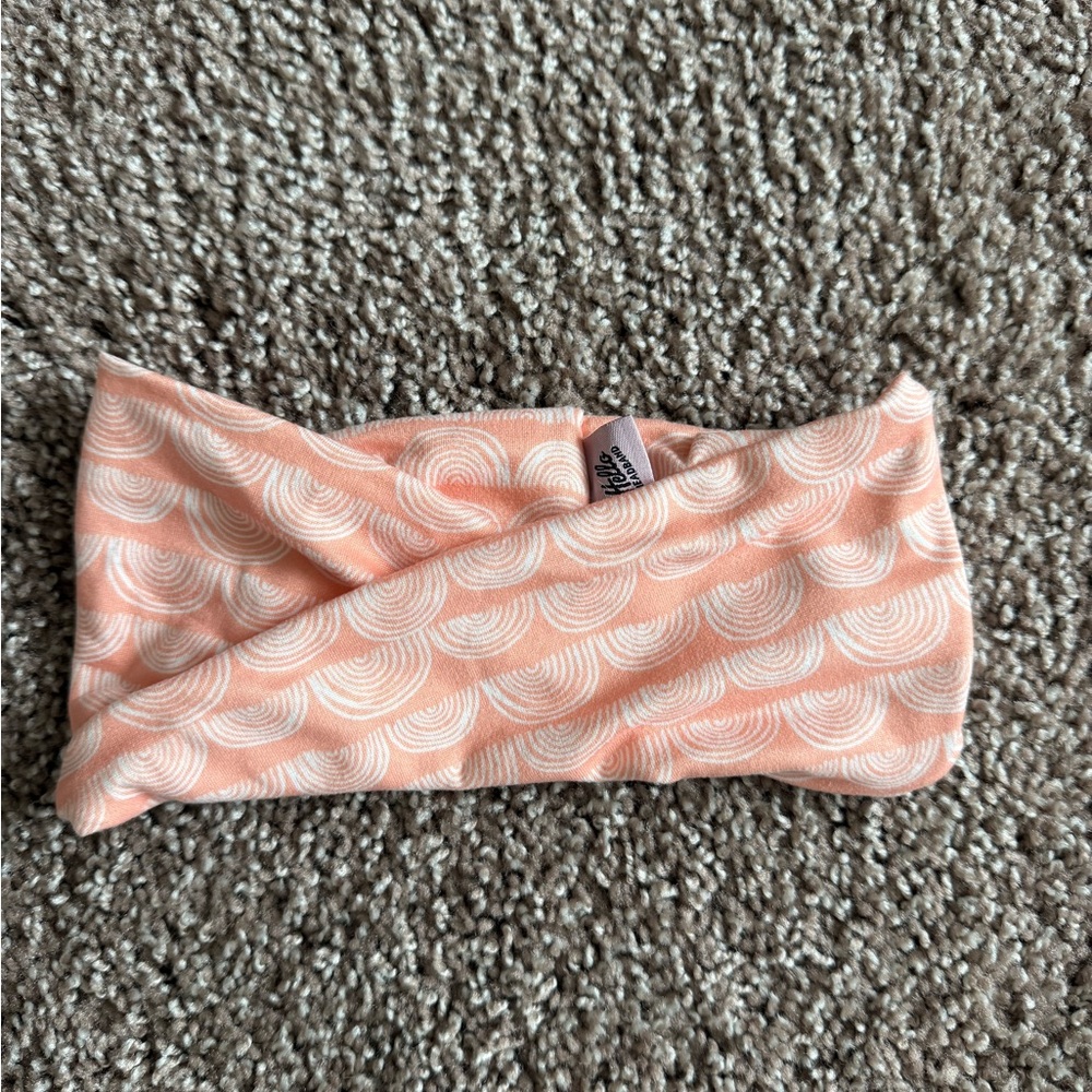 Peach and White Hairband. Criss cross style. Non-smoking home. Great condition